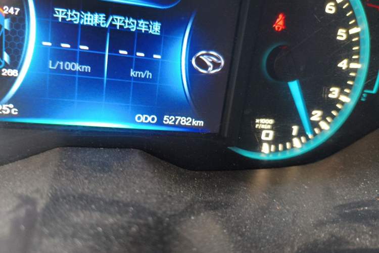 Used Soueast DX7 2017 1.5T Manual Luxury Model Odometer Close Up