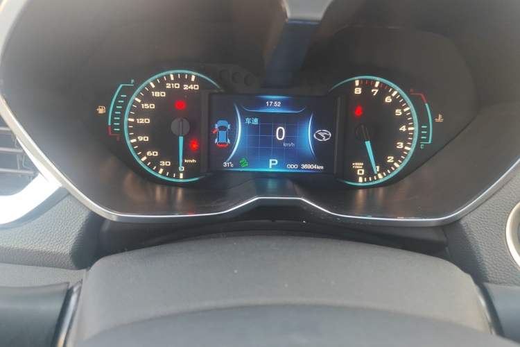 Used Soueast DX7 2017 1.5T Automatic Glory Edition Odometer Close Up
