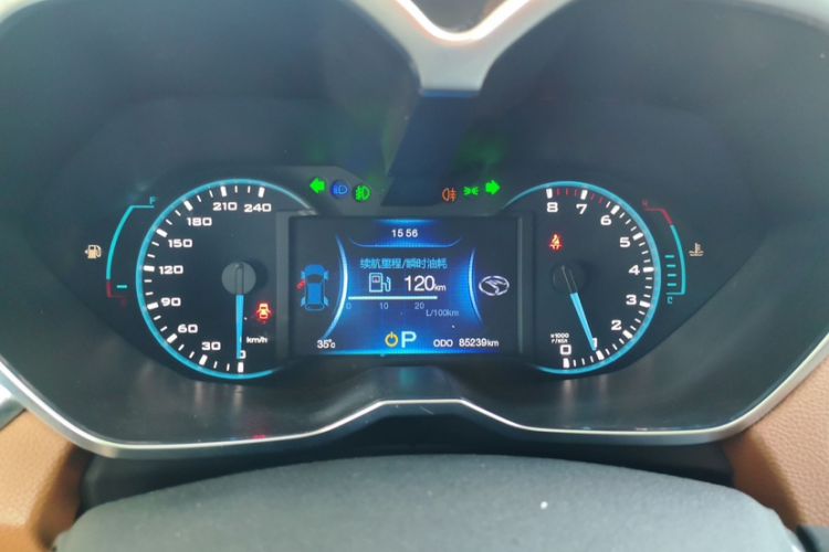Used Soueast DX7 2017 1.5T Automatic Glory Edition Odometer Close Up