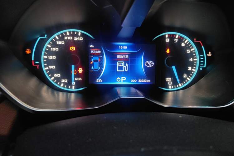 Used Soueast DX7 2017 1.5T Automatic Luxury Model Odometer Close Up