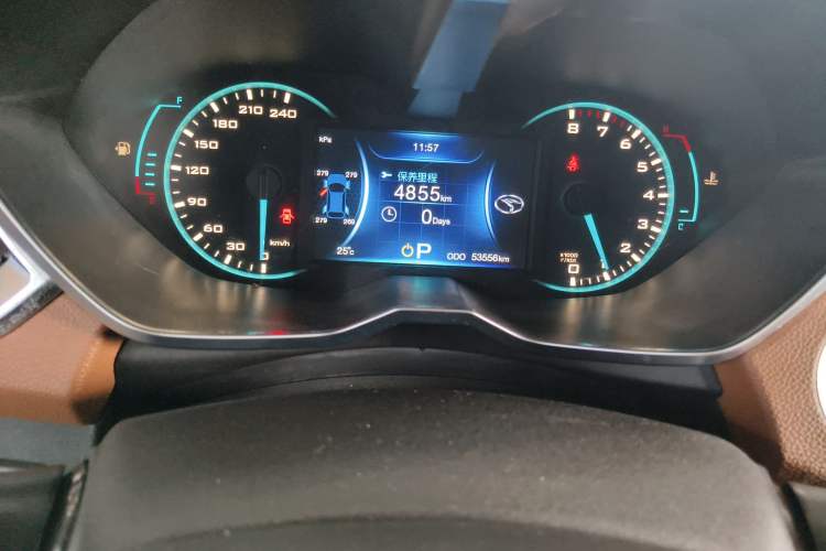 Used Soueast DX7 2017 1.5T Automatic Luxury Model Odometer Close Up
