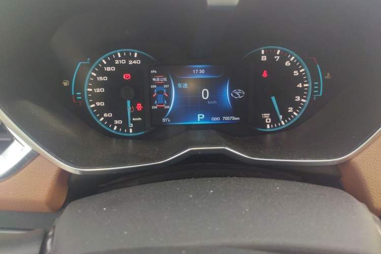 Used Soueast DX7 2017 1.5T Automatic Luxury Model Odometer Close Up