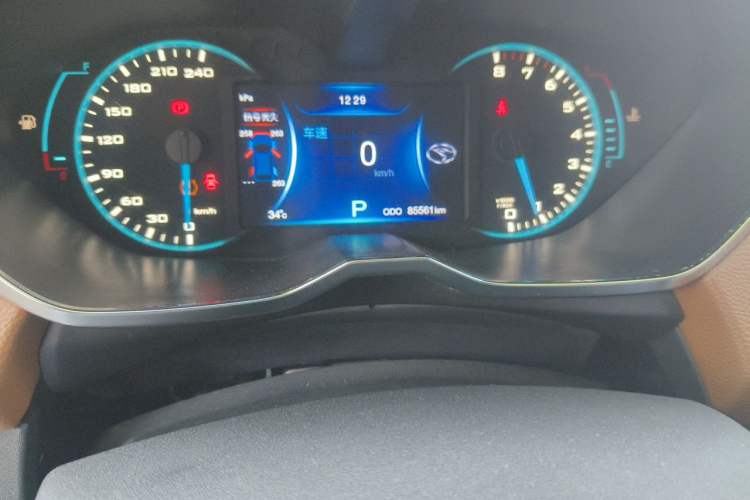 Used Soueast DX7 2017 1.5T Automatic Glory Edition Odometer Close Up