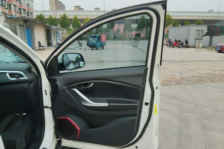 Used Soueast DX7 2017 1.5T Automatic Luxury Model Right Front Door Interior