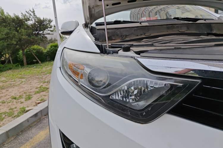 Used Soueast DX7 2017 2.0T Manual CCPC Champion Edition Right Front Headlight