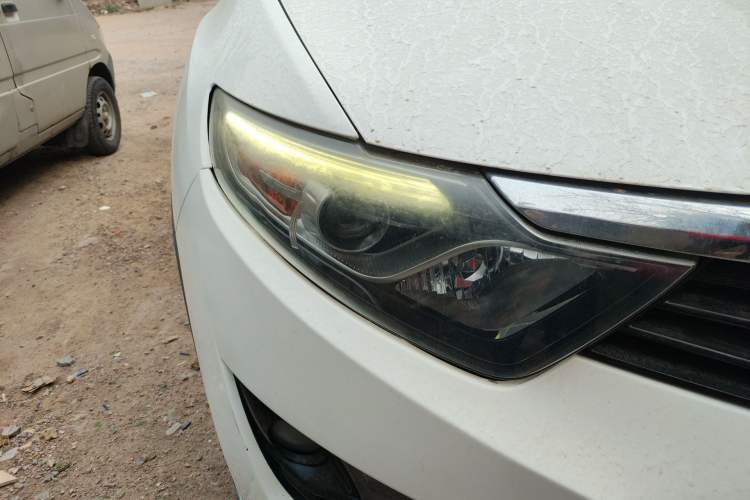 Used Soueast DX7 2017 1.5T Manual Triumph Edition Right Front Headlight