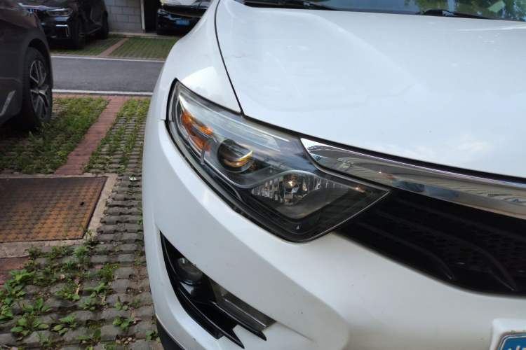 Used Soueast DX7 2017 1.5T Automatic Glory Edition Right Front Headlight