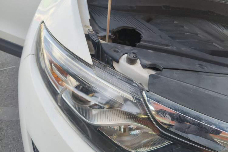 Used Soueast DX7 2017 1.5T Automatic Glory Edition Right Front Headlight
