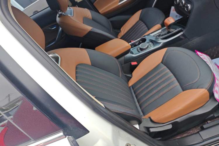 Used Soueast DX7 2017 1.5T Automatic Luxury Model Right Front Seat