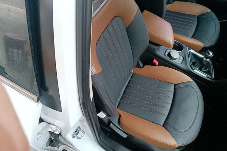 Used Soueast DX7 2017 1.5T Manual Luxury Model Right Front Seat