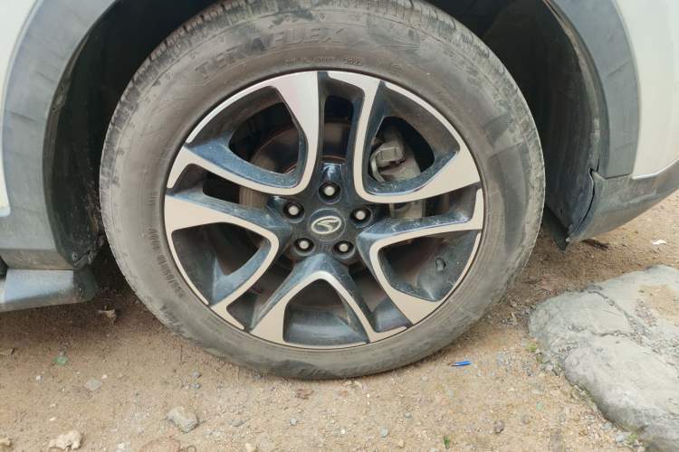 Used Soueast DX7 2017 1.5T Manual Triumph Edition Right Front Wheel Hub
