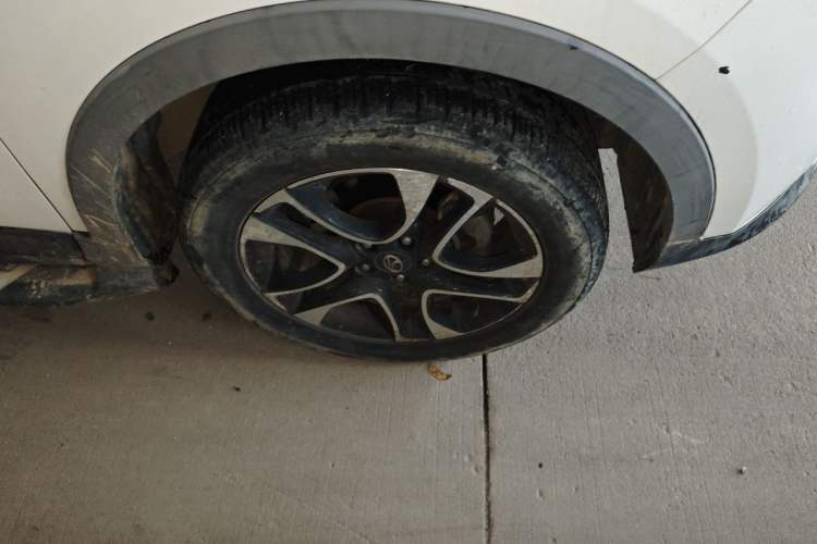 Used Soueast DX7 2017 1.5T Manual Comfort Model Right Front Wheel Hub