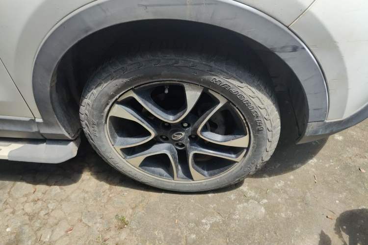 Used Soueast DX7 2017 1.5T Manual Triumph Edition Right Front Wheel Hub