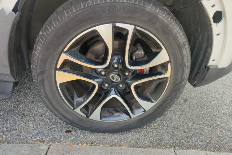 Used Soueast DX7 2017 1.5T Manual Triumph Edition Right Front Wheel Hub