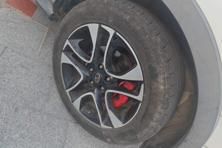 Used Soueast DX7 2017 1.5T Automatic Glory Edition Right Front Wheel Hub