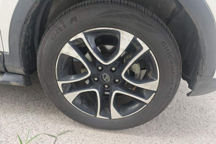 Used Soueast DX7 2017 1.5T Manual Triumph Edition Right Front Wheel Hub
