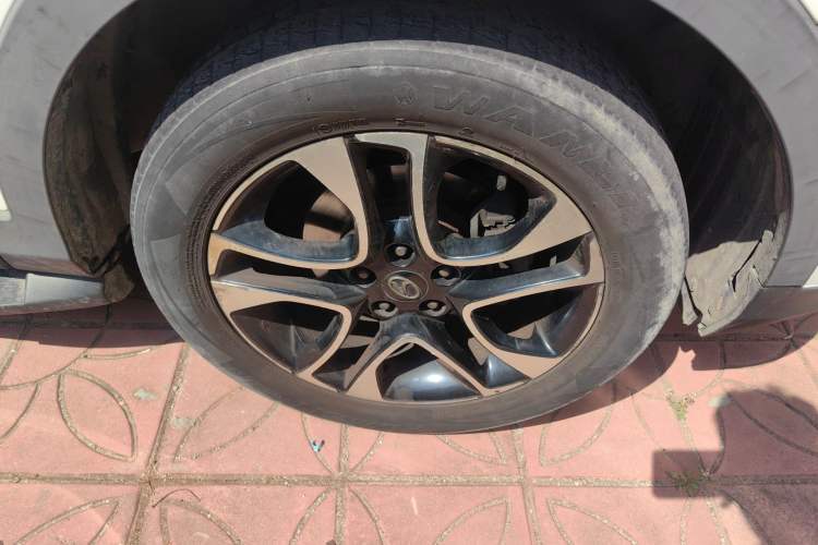Used Soueast DX7 2017 1.5T Manual Triumph Edition Right Front Wheel Hub