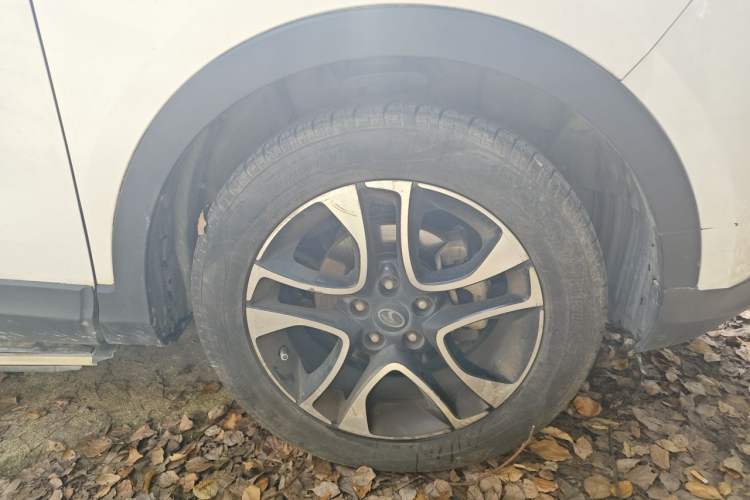 Used Soueast DX7 2017 1.5T Automatic Luxury Model Right Front Wheel Hub