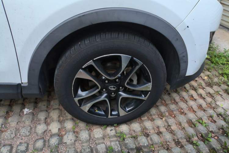 Used Soueast DX7 2017 1.5T Automatic Glory Edition Right Front Wheel Hub