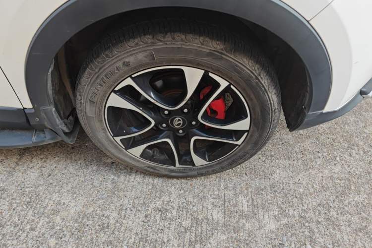 Used Soueast DX7 2017 2.0T Manual CCPC Champion Edition Right Front Wheel Hub