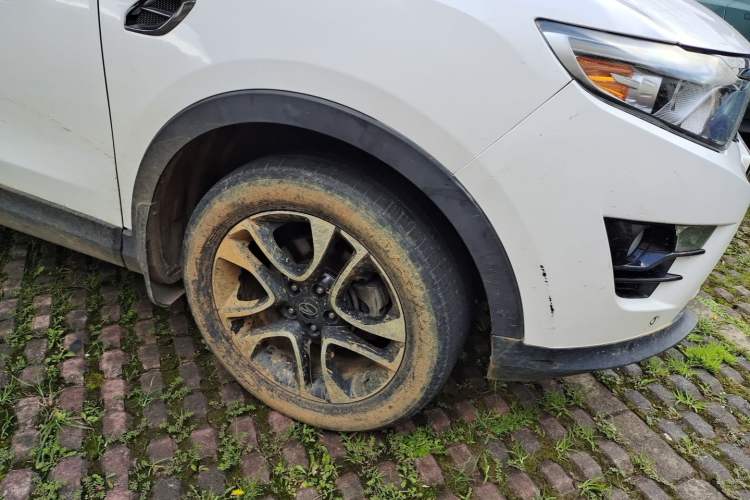 Used Soueast DX7 2017 1.5T Manual Triumph Edition Right Front Wheel Hub
