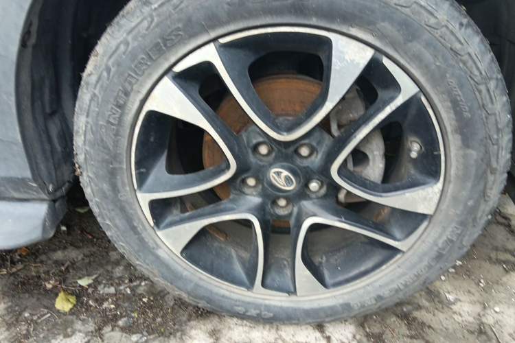 Used Soueast DX7 2017 1.5T Manual Triumph Edition Right Front Wheel Hub