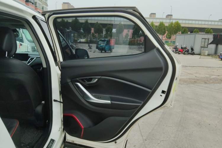 Used Soueast DX7 2017 1.5T Automatic Luxury Model Right Rear Door Interior