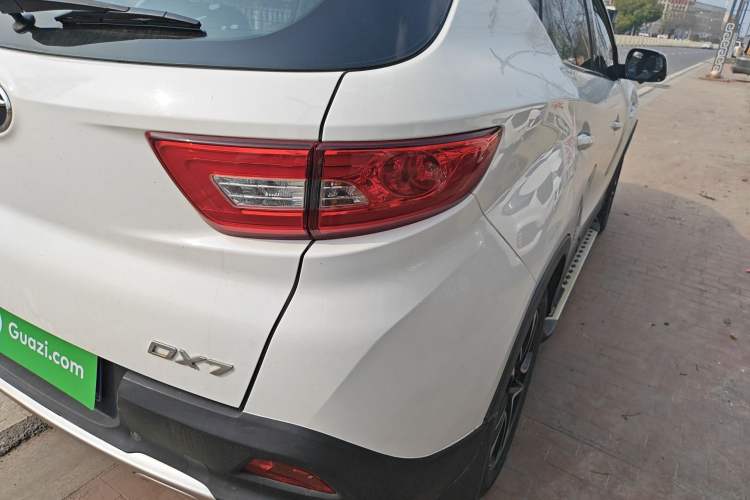Used Soueast DX7 2017 1.5T Automatic White Rider Trim Right Rear Taillight