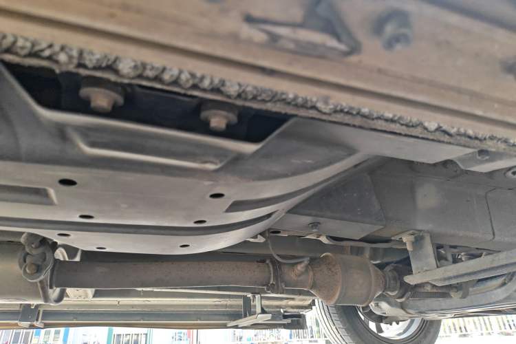 Used Soueast DX7 2017 1.5T Automatic White Rider Trim Right Side Sill