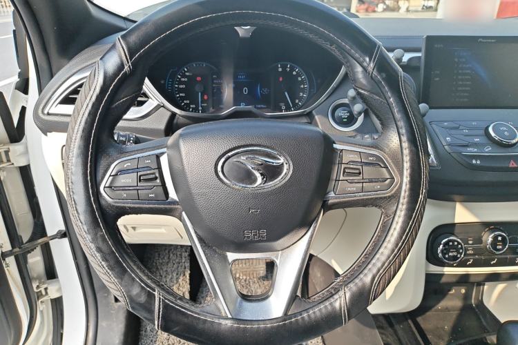 Used Soueast DX7 2017 1.5T Automatic White Rider Trim Steering Wheel