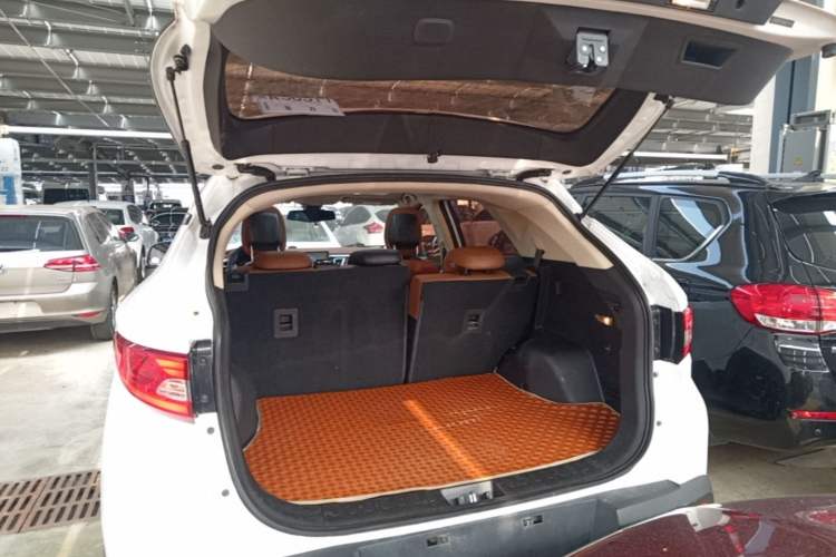 Used Soueast DX7 2017 1.5T Automatic Luxury Model Trunk