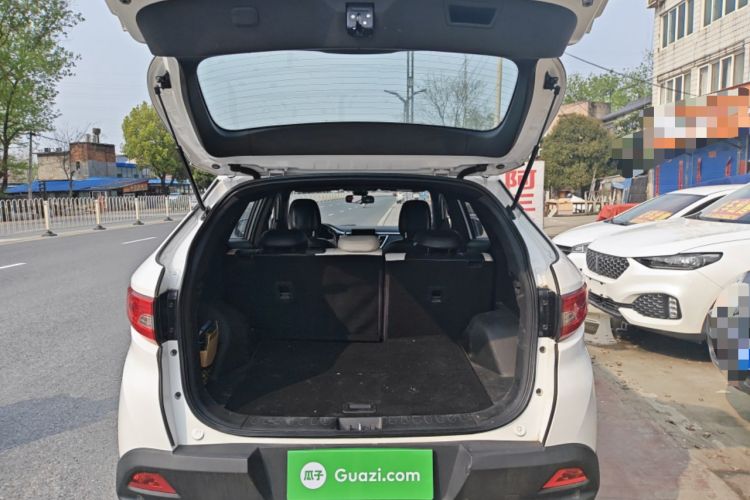 Used Soueast DX7 2017 1.5T Automatic White Rider Trim Trunk