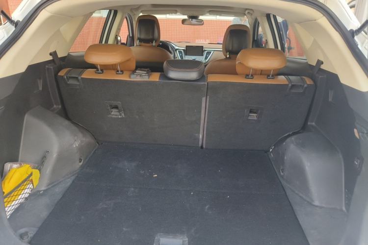 Used Soueast DX7 2017 1.5T Automatic Glory Edition Trunk