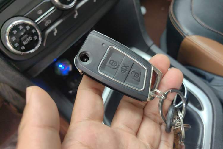 Used Soueast DX7 2017 1.5T Manual Triumph Edition Vehicle Key
