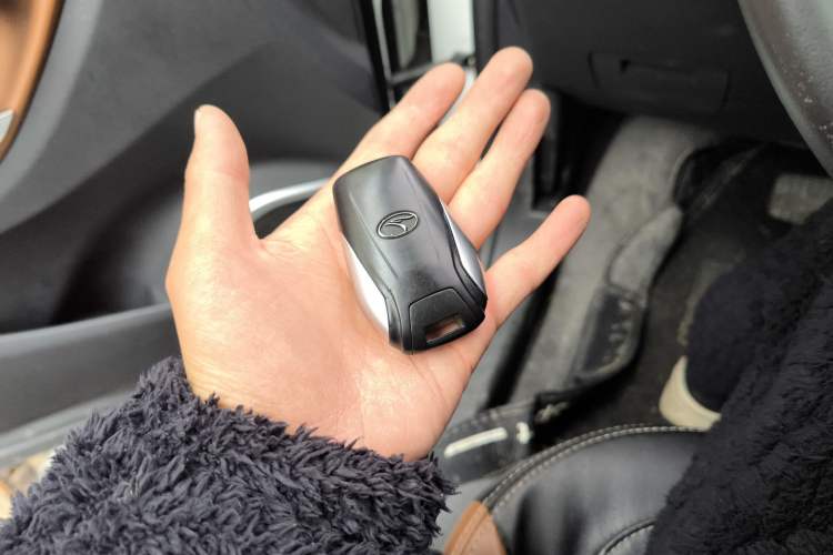 Used Soueast DX7 2017 1.5T Automatic White Rider Trim Vehicle Key