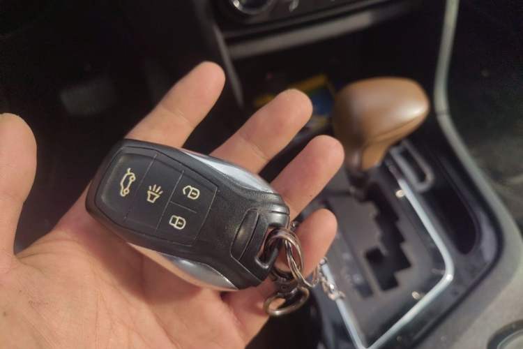 Used Soueast DX7 2017 1.5T Automatic Luxury Model Vehicle Key