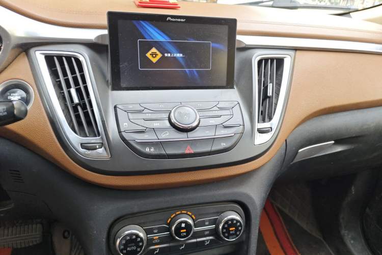 Used Soueast DX7 2018 1.5T Automatic Glory Edition Audio And AC Panel