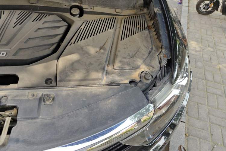 Used Soueast DX7 2018 1.5T Automatic Glory Edition Engine Bay Left