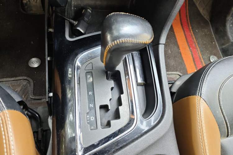 Used Soueast DX7 2018 1.5T Automatic Glory Edition Gear Lever