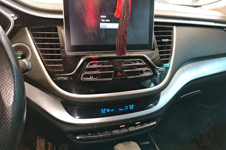 Used Soueast DX7 2018 Prime 1.8T DCT Prestige Model China V Standard Audio And AC Panel