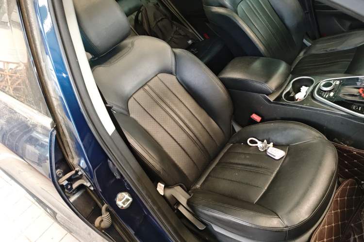 Used Soueast DX7 2018 Prime 1.8T DCT Prestige Model China V Standard Right Front Seat