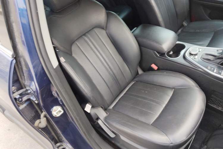 Used Soueast DX7 2018 Prime 1.8T DCT Prestige Model China V Standard Right Front Seat