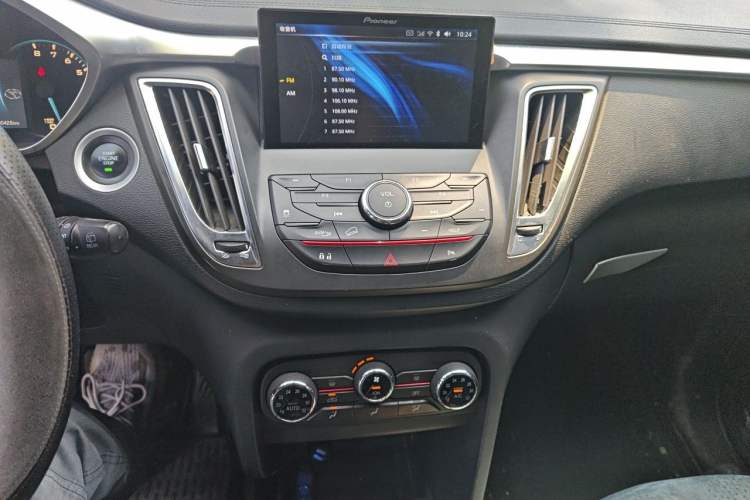 Used Soueast DX7 2018 1.5T Automatic Luxury Model Audio And AC Panel