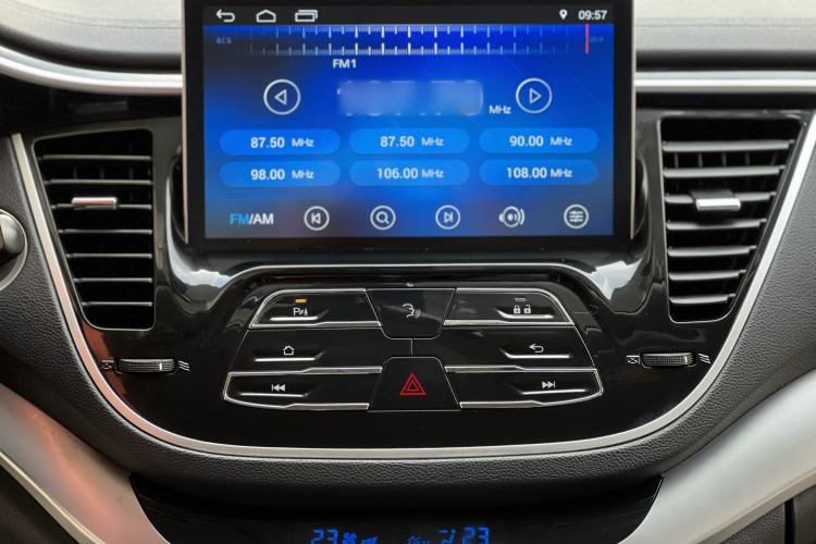 Used Soueast DX7 2018 Prime 1.5T Automatic Luxury Model China V Standard Audio And AC Panel