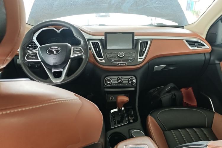 Used Soueast DX7 2018 1.5T Automatic Glory Edition Center Console