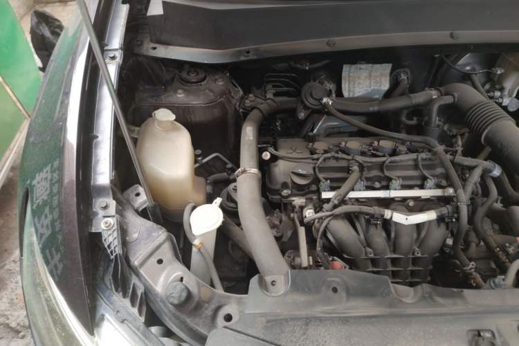 Used Soueast DX7 2018 1.5T Automatic Luxury Model Engine Bay Right