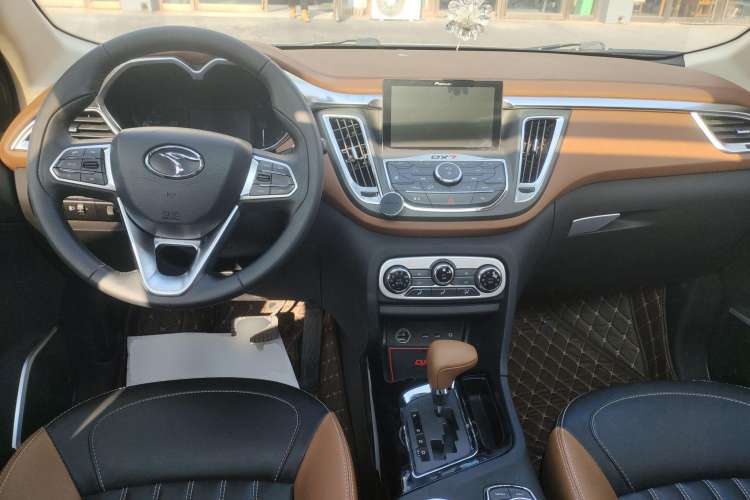 Used Soueast DX7 2018 1.5T Automatic Luxury Model Center Console