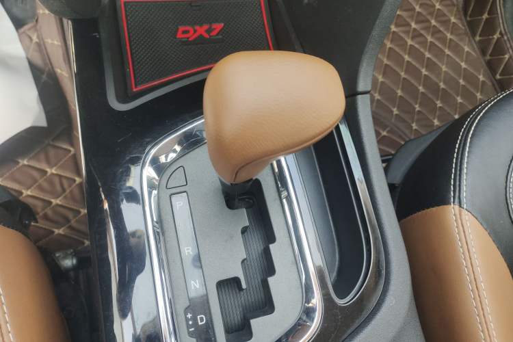 Used Soueast DX7 2018 1.5T Automatic Luxury Model Gear Lever