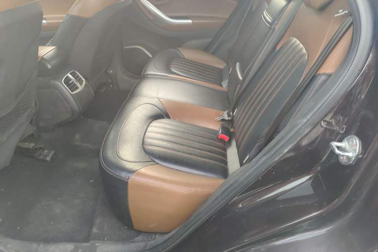 Used Soueast DX7 2018 Classic Edition 1.5T Automatic Comfort Model China V Standard Left Rear Seat