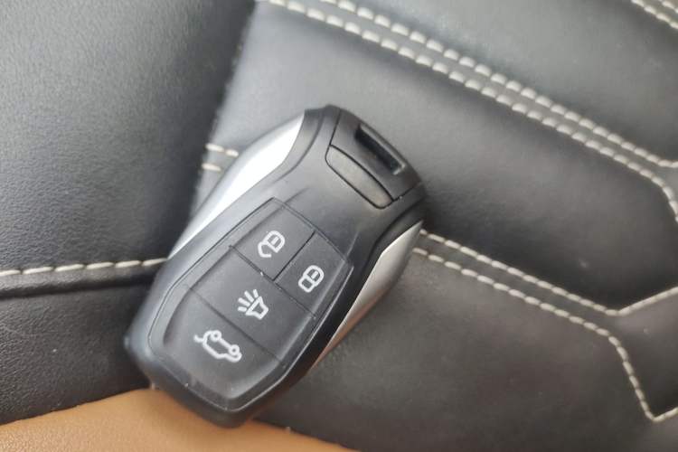 Used Soueast DX7 2018 1.5T Automatic Luxury Model Vehicle Key